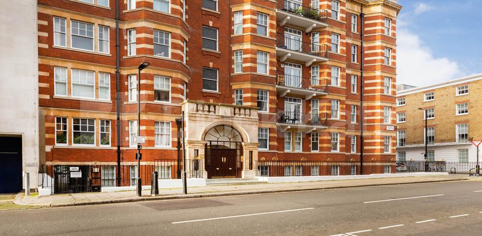 Super recently refurbished 3 bed 2 bath minutes to Baker Street Tube.   Melcombe Court, Dorset Square, Baker Street